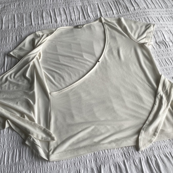 Lucky Brand 🍀 short sleeved ivory v neck top with wrap style & side tie. Size S - Picture 8 of 13
